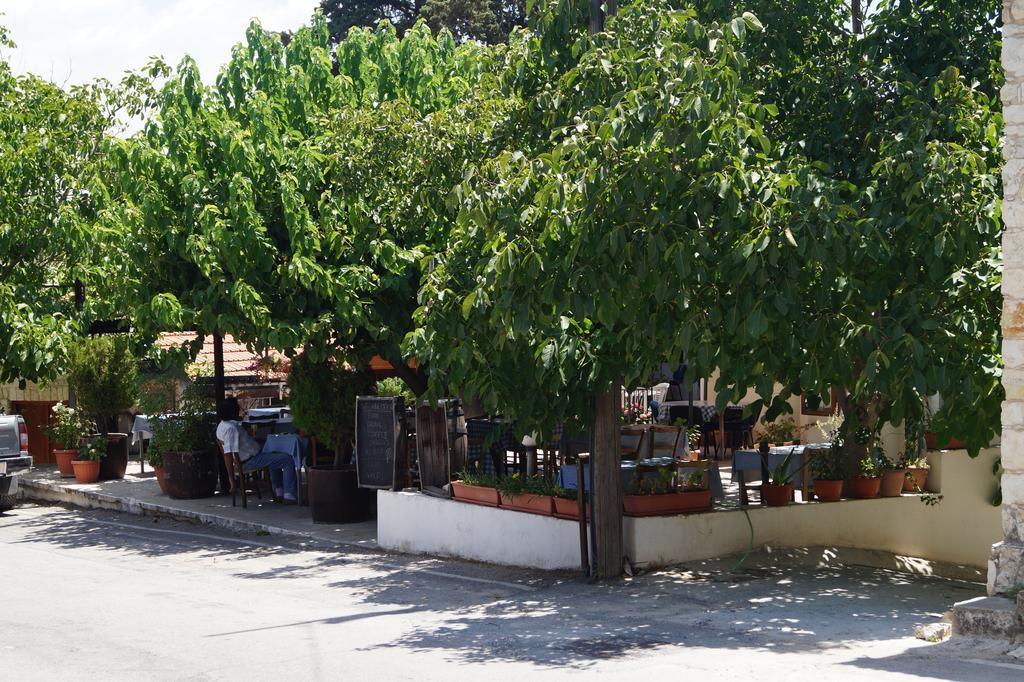 Villa Makrinari Tis Pano Geitonias à Salamiou Extérieur photo