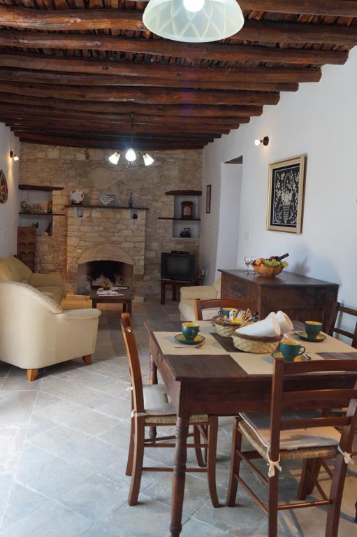 Villa Makrinari Tis Pano Geitonias à Salamiou Extérieur photo