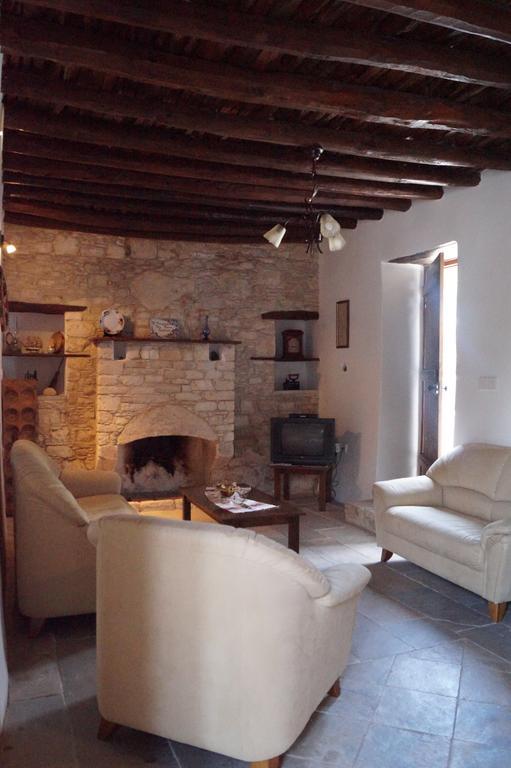 Villa Makrinari Tis Pano Geitonias à Salamiou Extérieur photo